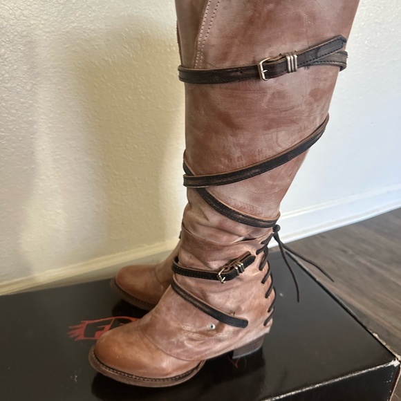 Freebird Women's Cassius Boots Beige - Picture 6 of 9